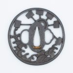 刀鐔　長州萩住　河治作　鉄地 河治 歳寒花卉透鍔/鐔 保存刀装具