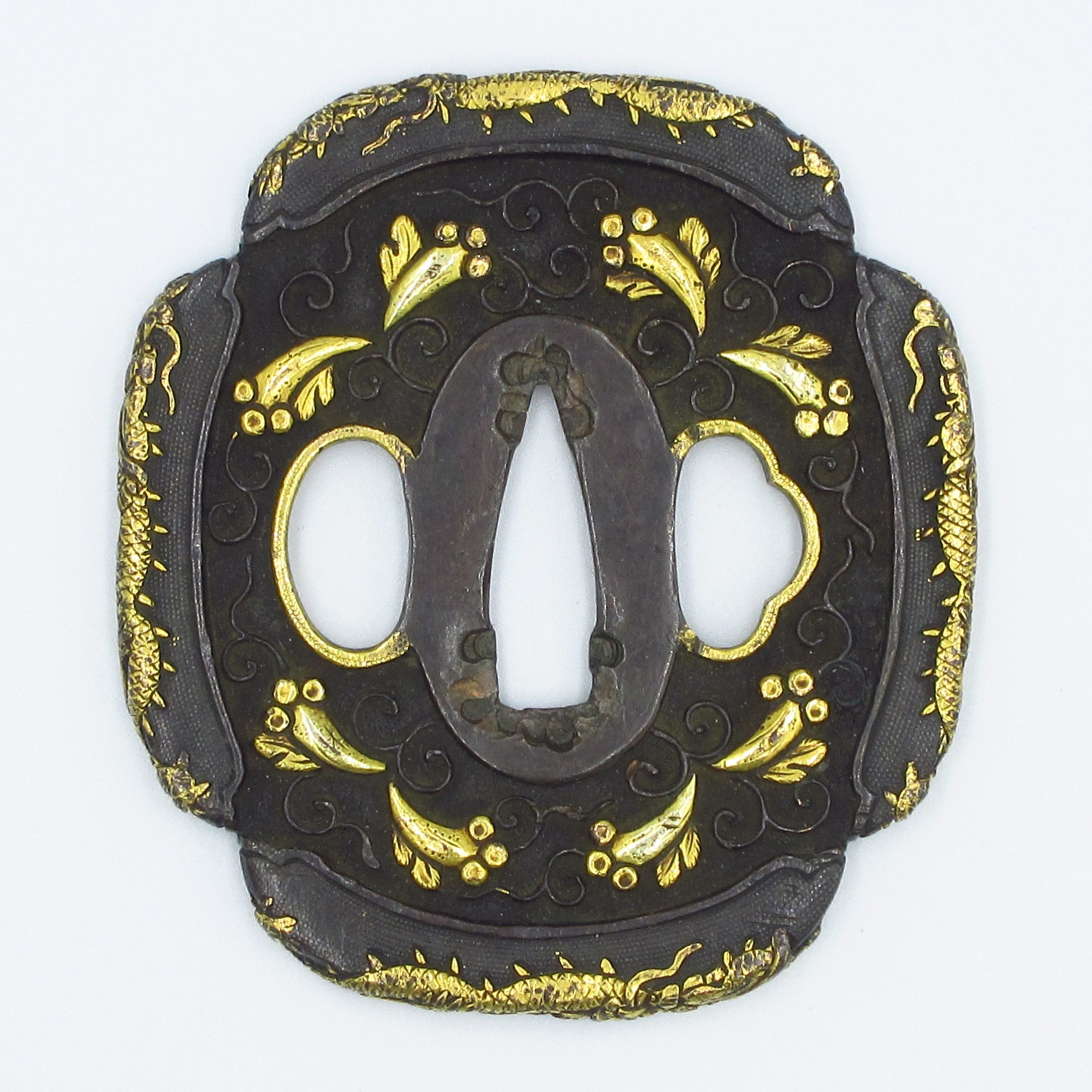 刀身具・鍔「波濤地紋貝・龍図」/合金製/桐箱入り 刀身具・鍔「波濤地紋龍図」/合金製/桐箱入り - メルカリ