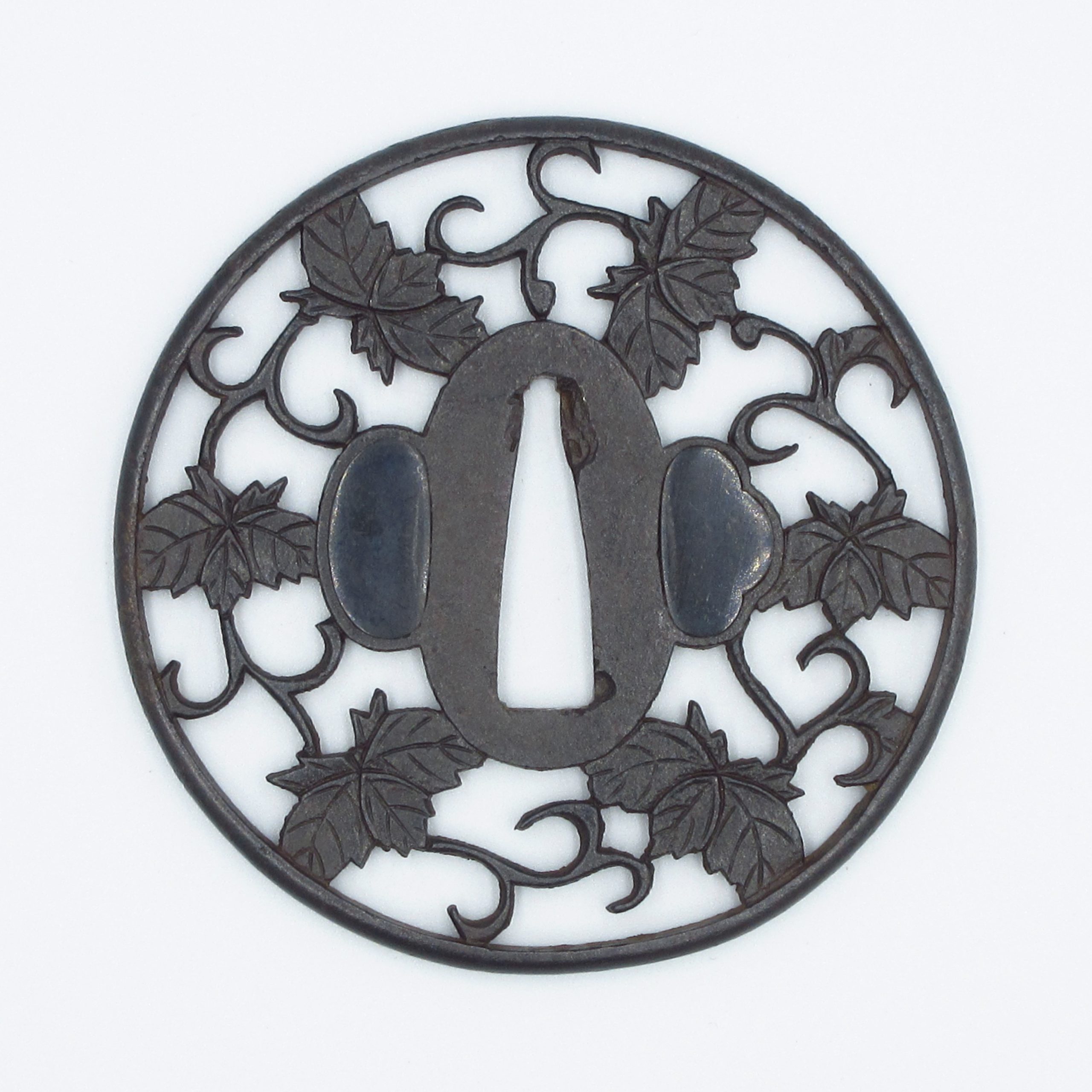 鍔 蔦草図 銘：越前住記内作 - 濃州堂