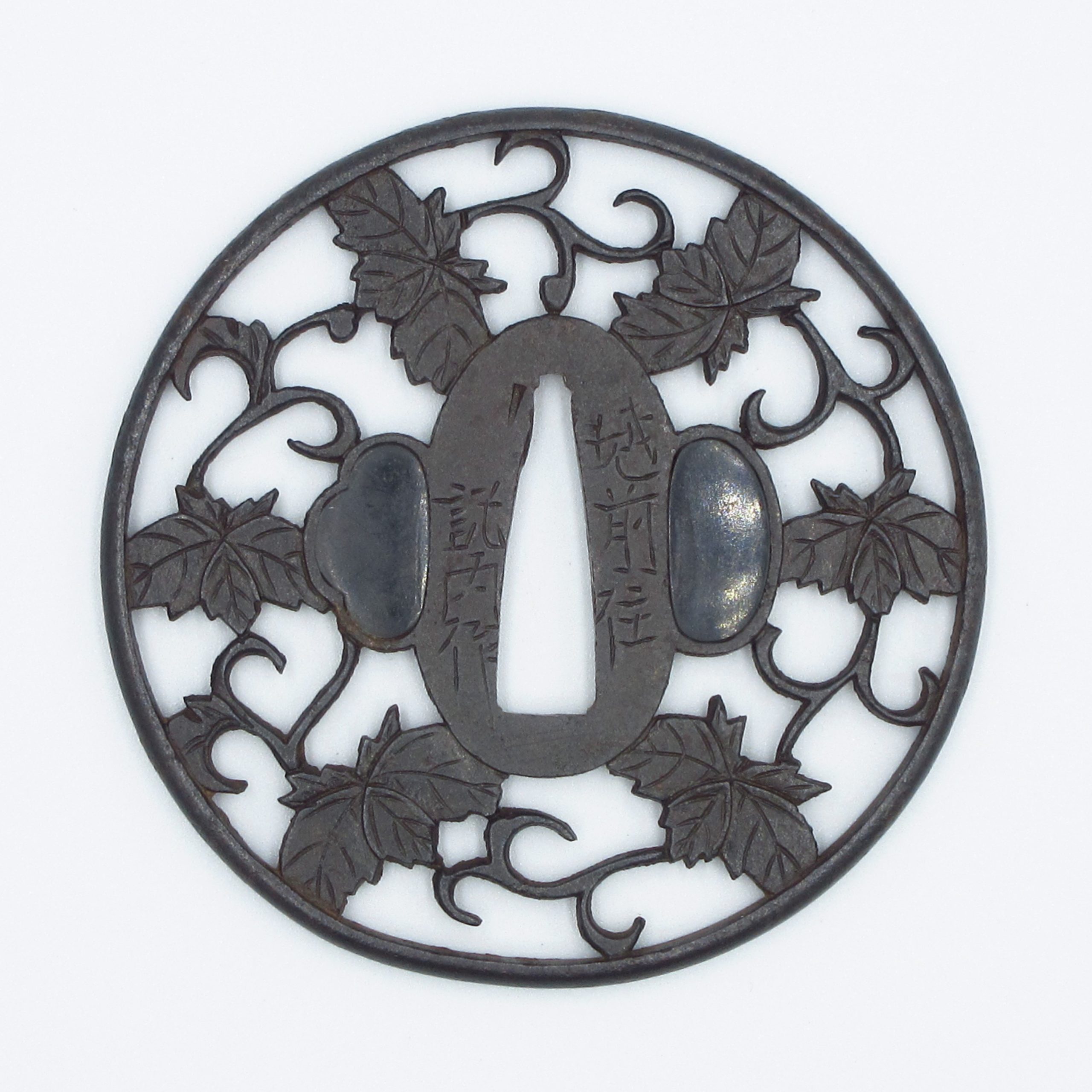 草花図小鍔 鍔 蔦草図 銘：越前住記内作 - 濃州堂